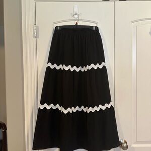 Elegant Black and White Women's Skirt and Top -Set